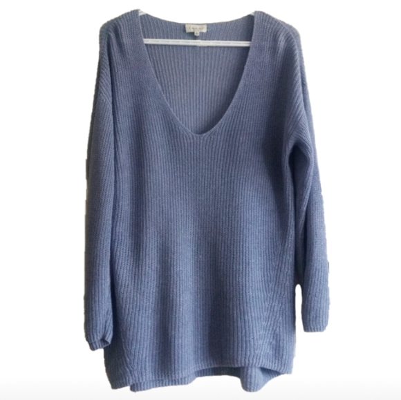 Aritzia Sweaters - Babaton Jarrod V Neck Sweater